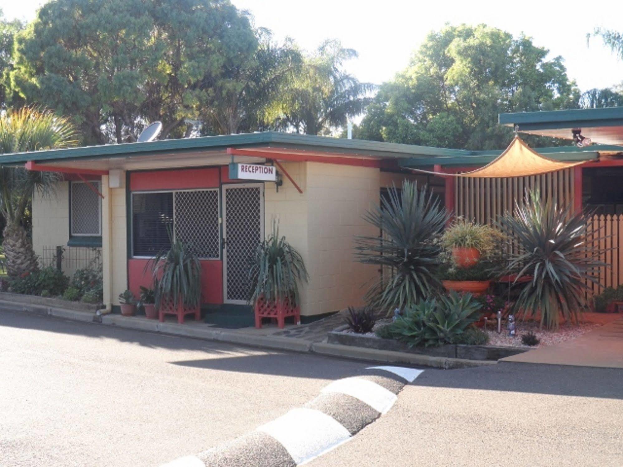 Oakey Motel Buitenkant foto